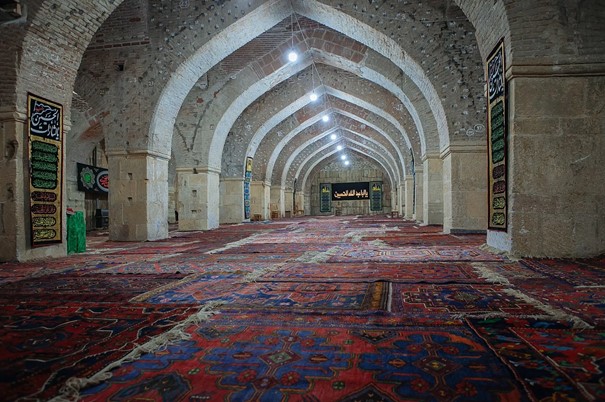 Главный зал Джума-мечети