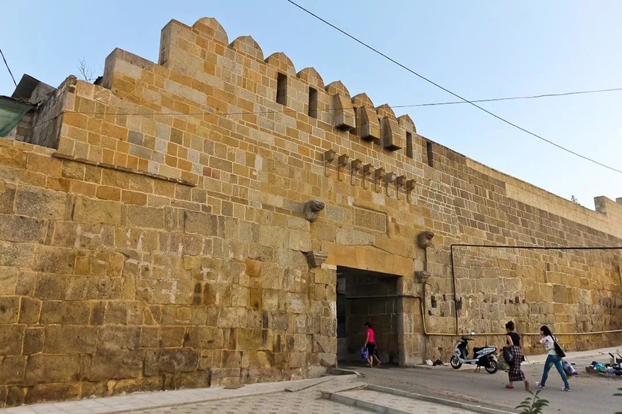 ворота в южной стене — Орта-капы