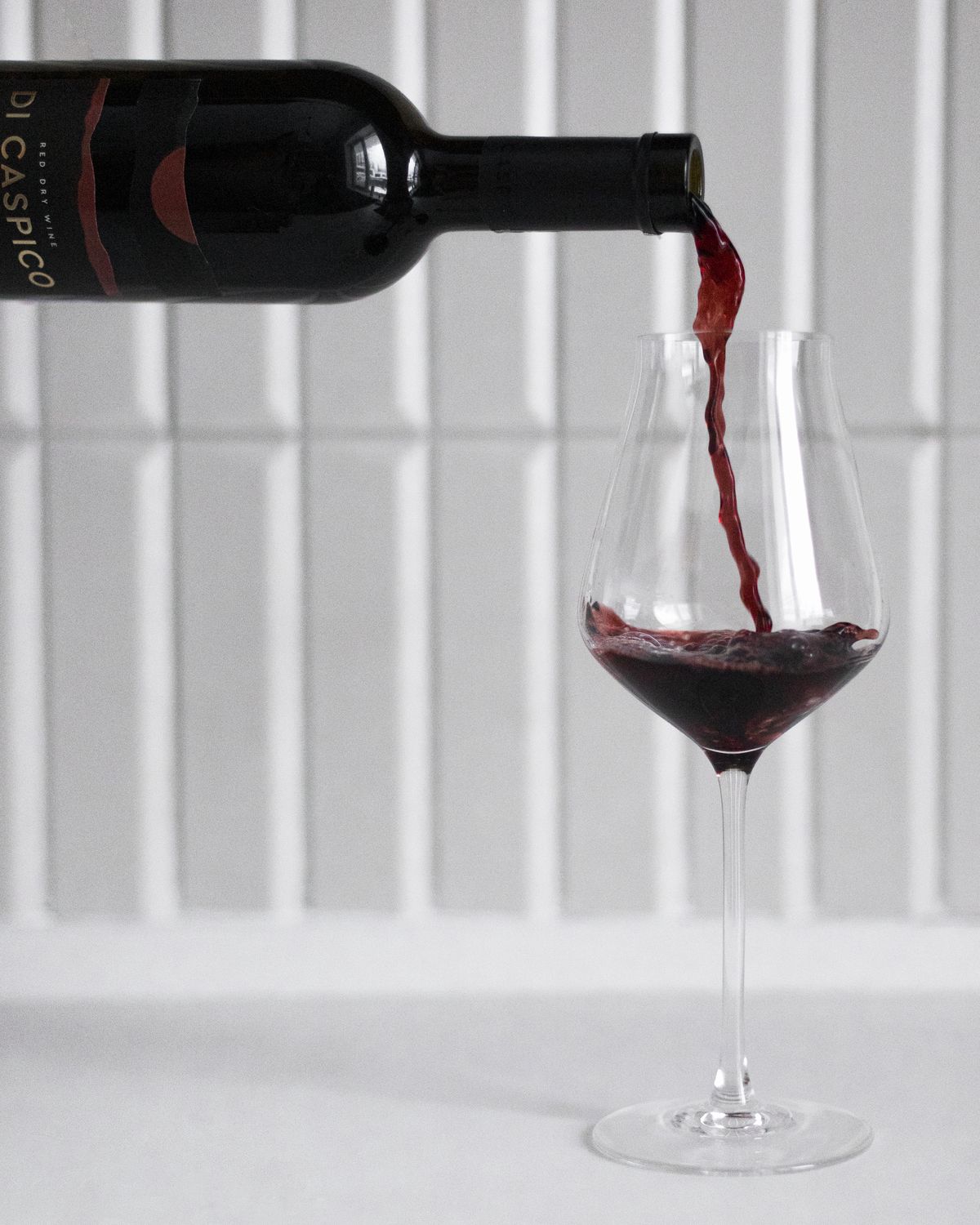 Отличие бокалов для красного и белого вина