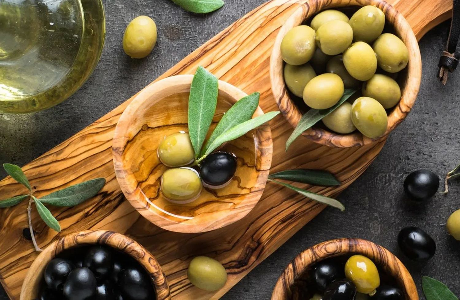 Сочетание оливок и маслин с вином