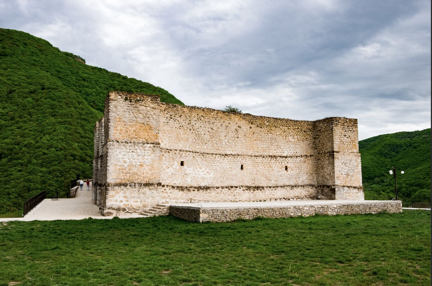 Крепость Семи братьев и сестры в Дагестане